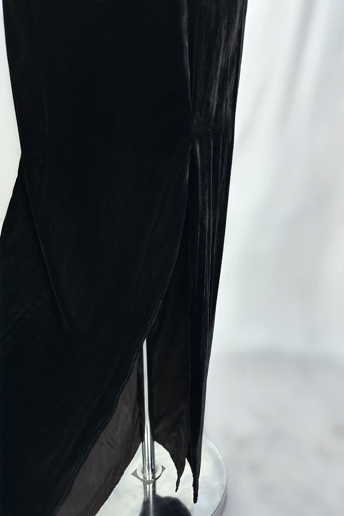 DRAPED IN PEARLS 90s CRUSHED VELVET GOWN