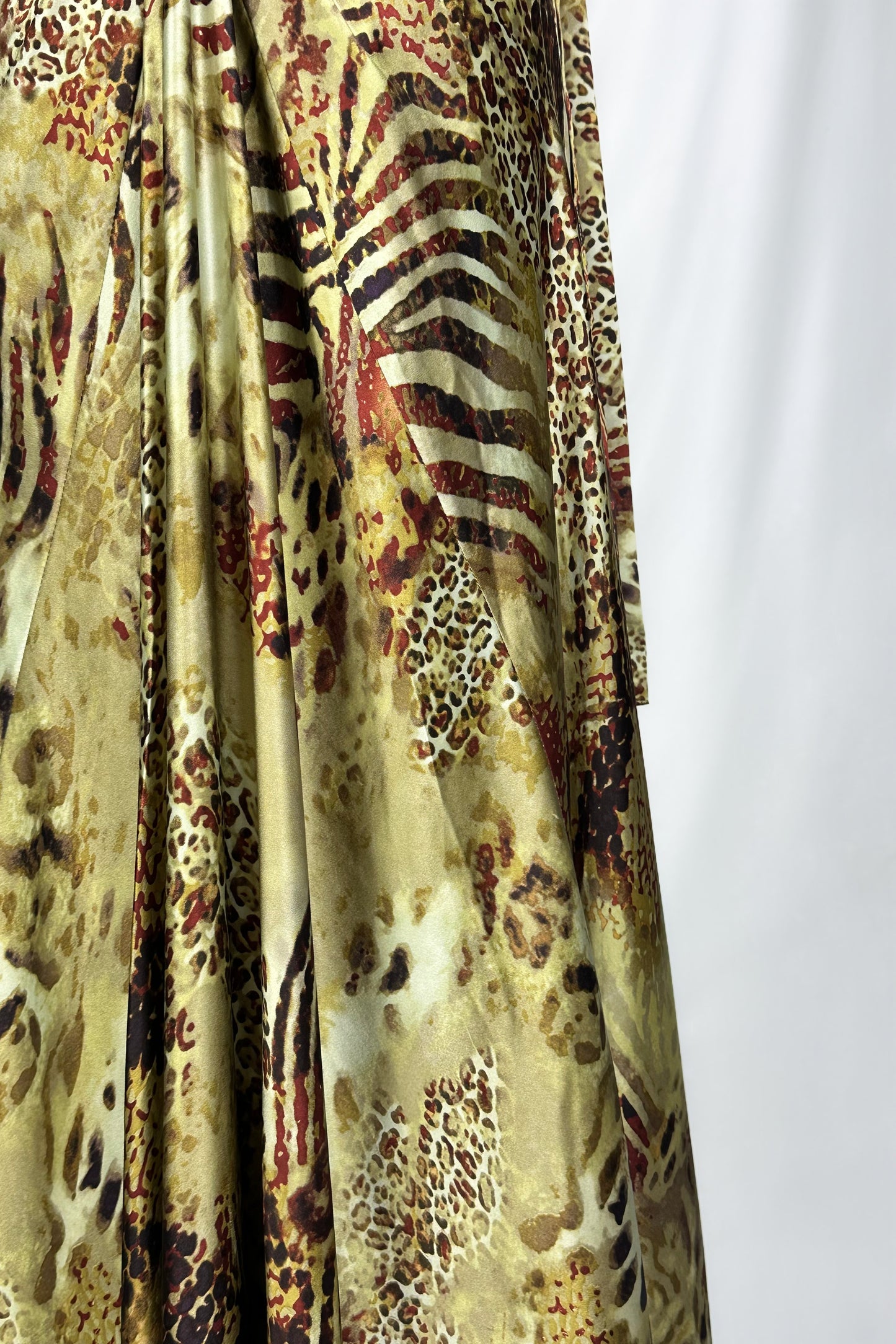 GOLDEN LEOPARD ANIMAL PRINT SILK GOWN WITH SHAWL