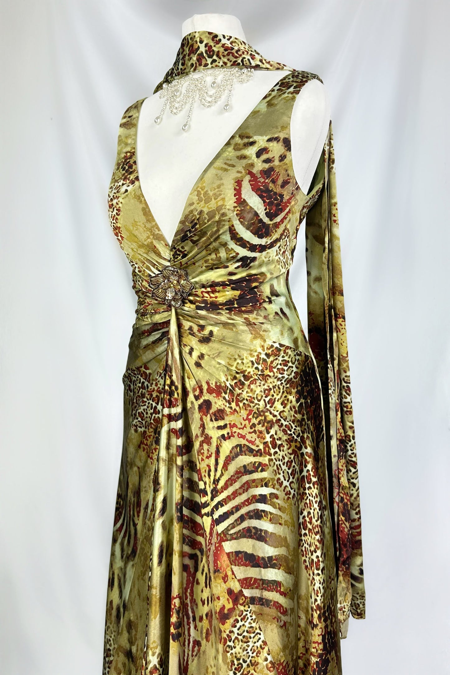 GOLDEN LEOPARD ANIMAL PRINT SILK GOWN WITH SHAWL