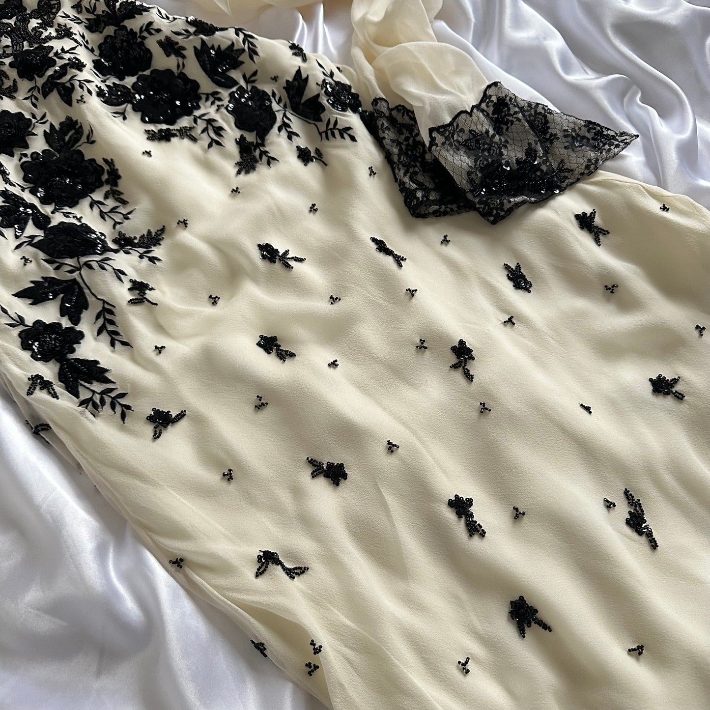 FLAPPER GIRL IVORY EMBELLISHED CHOCKER NECK GOWN & SCARF SET
