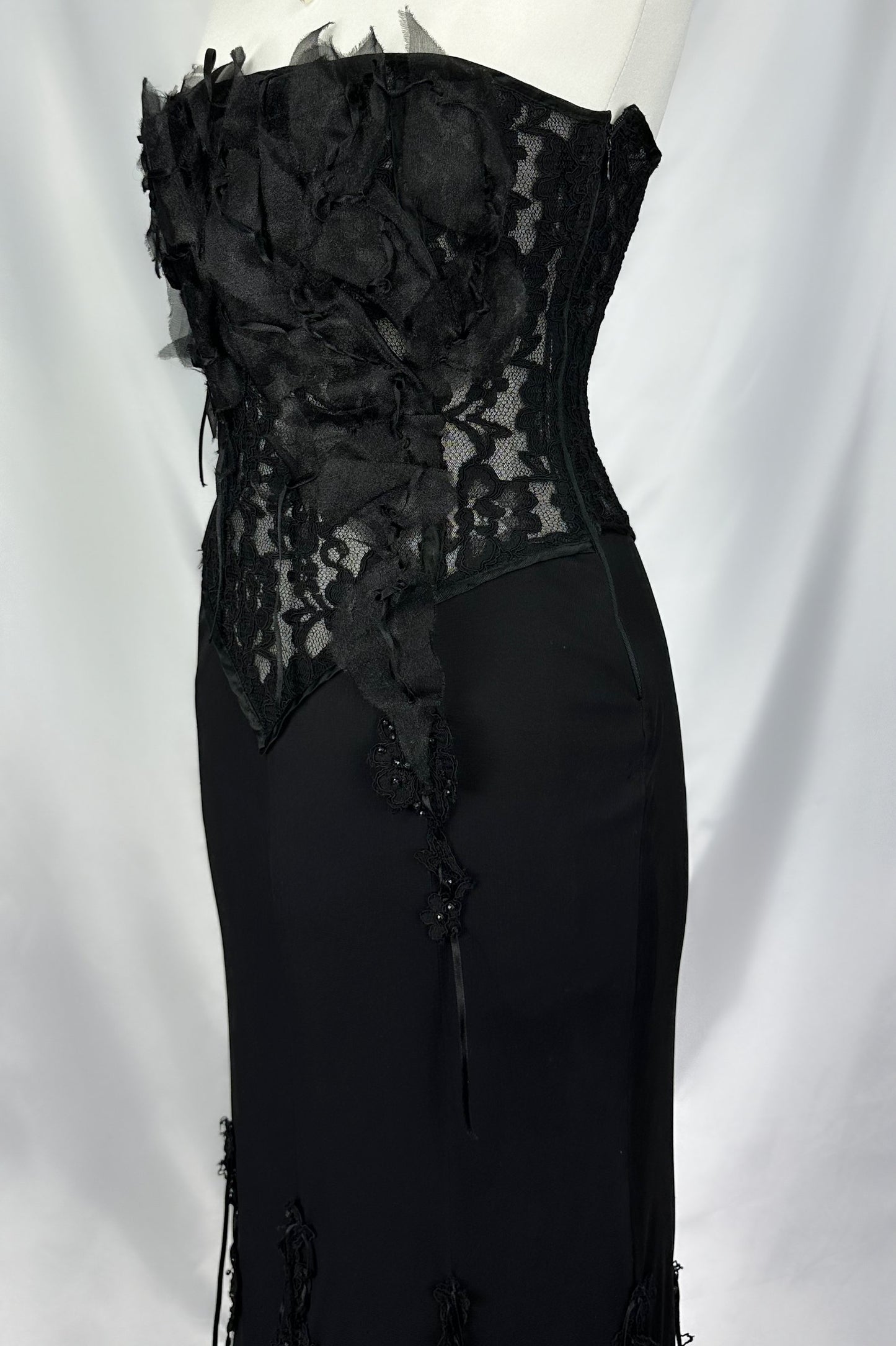 NOIR ENCHANTRESS STRAPLESS PETAL ORGANZA GOWN